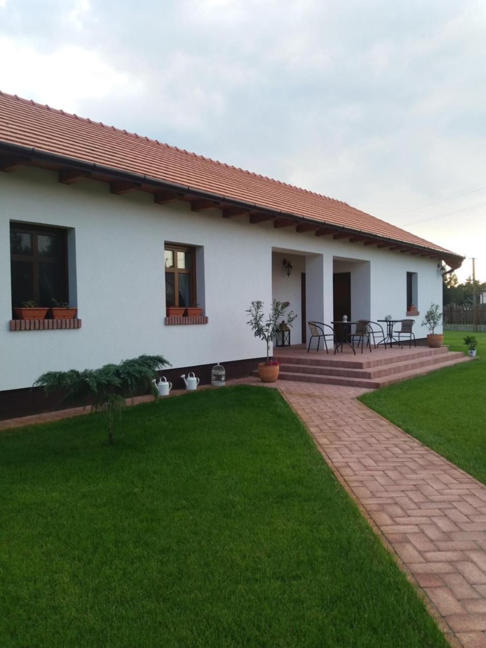 Toth Vendeghaz Es Apartmanhaz Ujfeherto 外观 照片